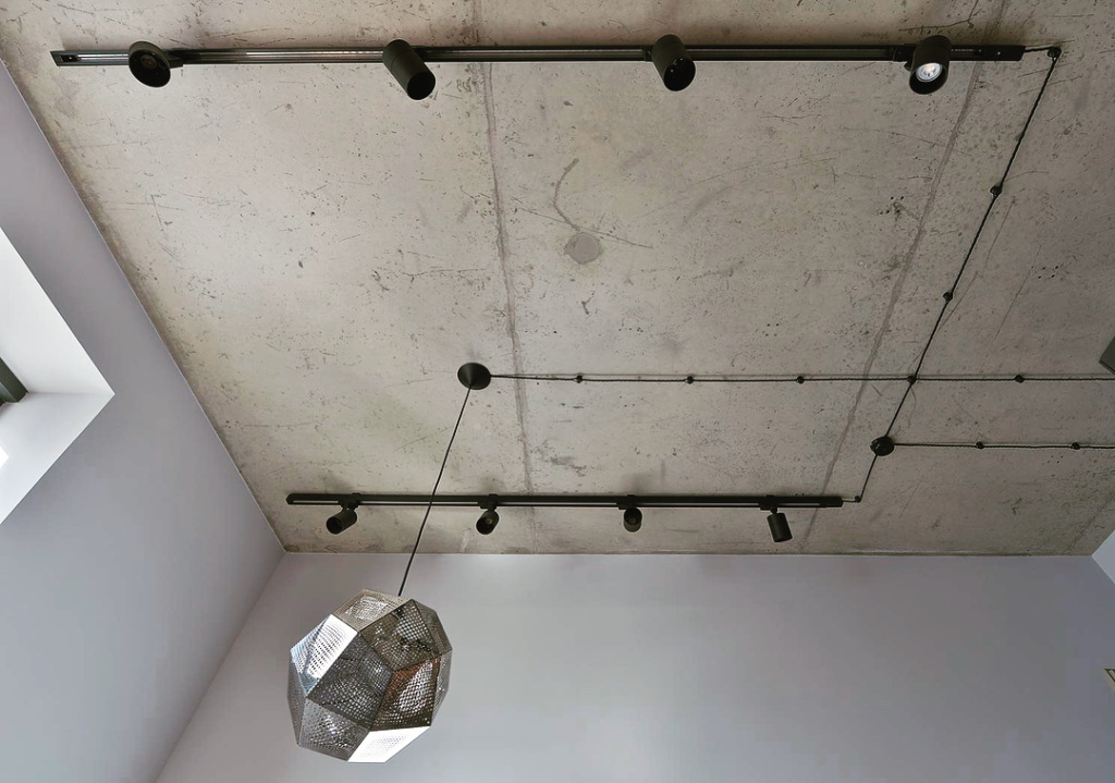 Как установить подвесной светильник на бетонном потолке