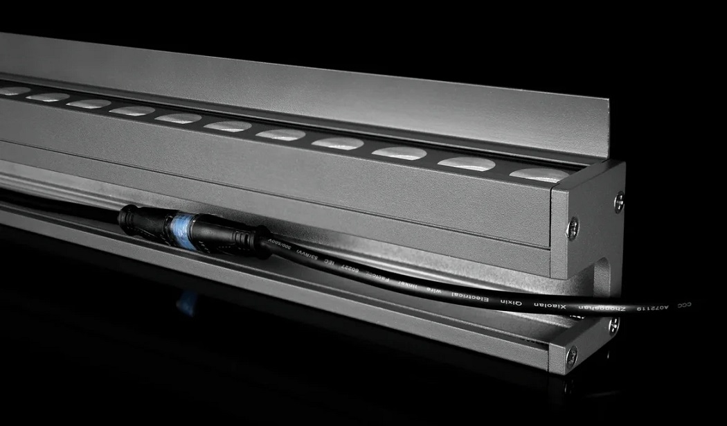 

Архитектурный линейный светодиодный прожектор ЭМИТТЕР 36F-K-24-18-WW, 36F-K-24-18-WW