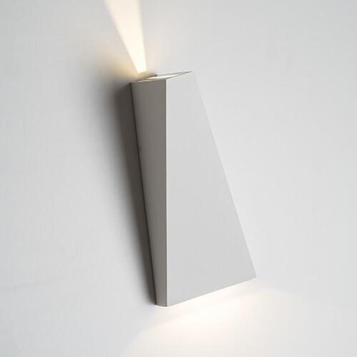 Уличный настенный светодиодный светильник Italline IT01-A807 white светодиодный спот italline m03–007 white