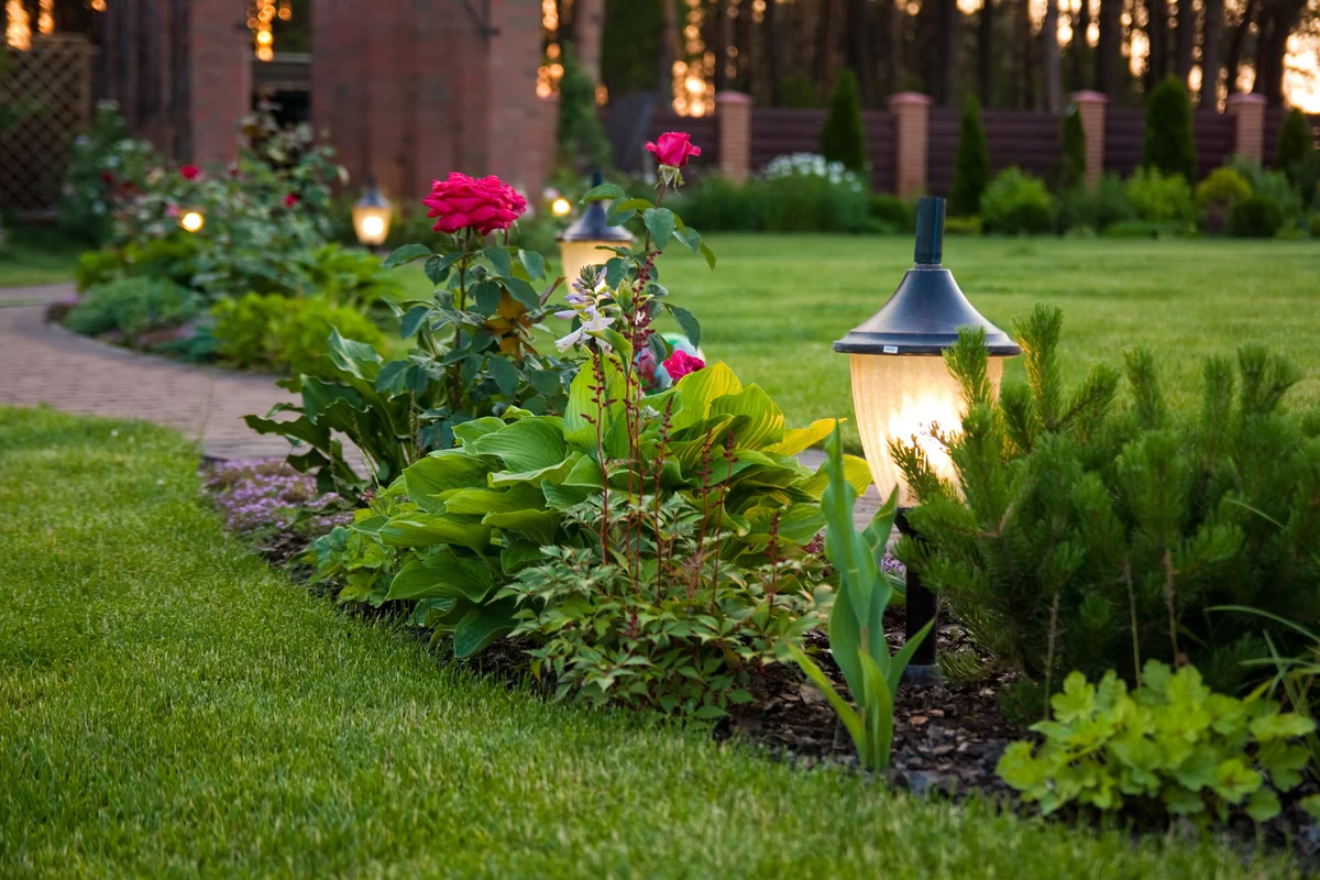 Садово-парковое освещение: варианты и выбор светильников