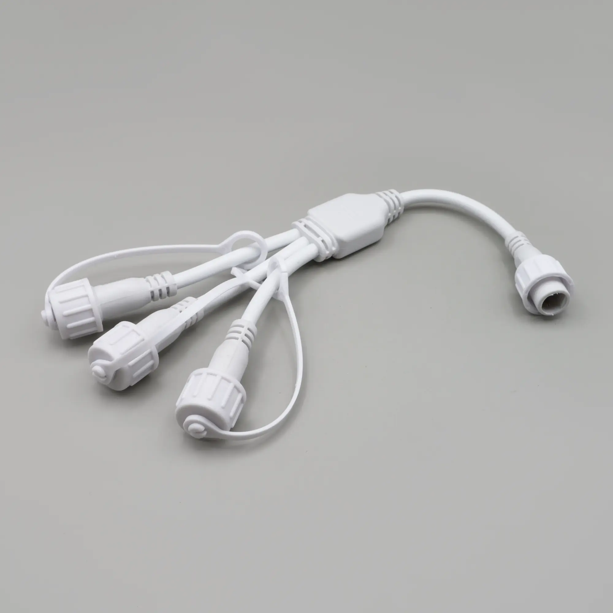 Разветвитель универсальный для гирлянд 2-pin INOXHUB, 1-3, БЕЛЫЙ провод