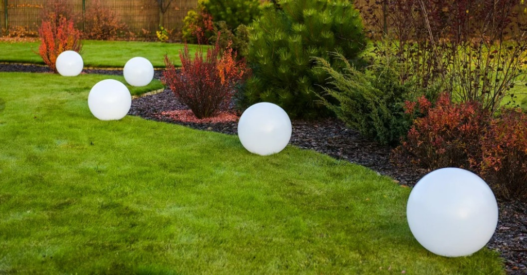 Уличные шары для газона
